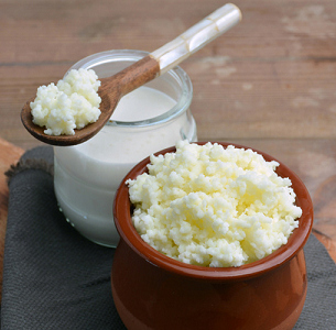WHAT IS KEFIR? WHAT MAKES IT DIFFERENT TO YOGURT?